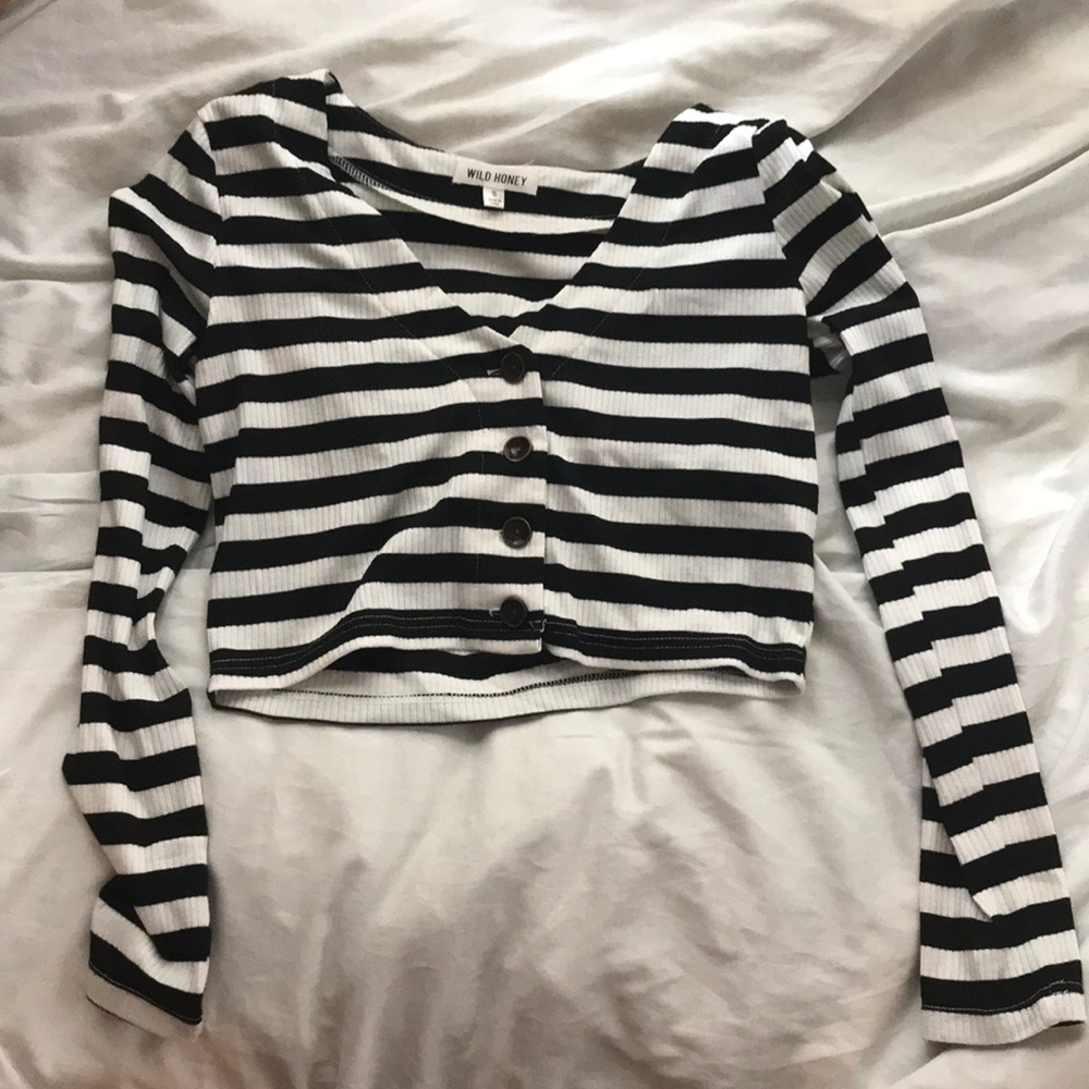 White and black stripped long sleeve crop top